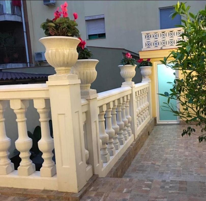 Casa Flores Del Mediterraneo Badalona Exterior photo